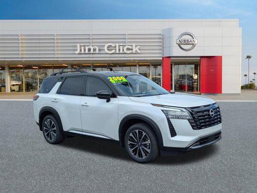 Everest White Pearl Tricoat/Super Black 2026 Nissan Pathfinder Platinum