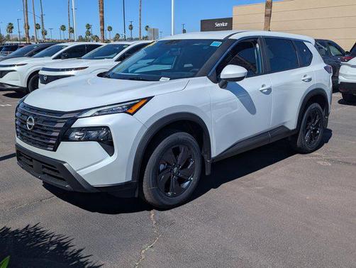 Everest White Pearl Tricoat 2026 Nissan Rogue SV