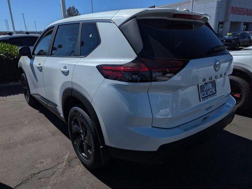 Everest White Pearl Tricoat 2026 Nissan Rogue SV
