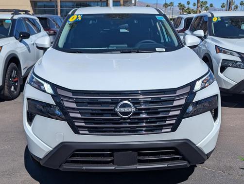 Everest White Pearl Tricoat 2026 Nissan Rogue SV