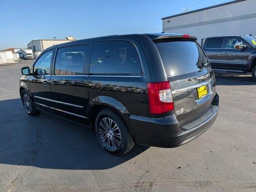 2014 Chrysler Town & Country S