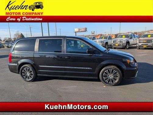 2014 Chrysler Town & Country S