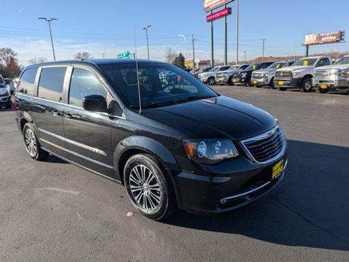 2014 Chrysler Town & Country S
