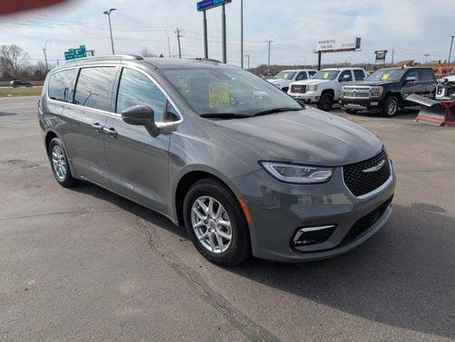 2022 Chrysler Pacifica Touring-L