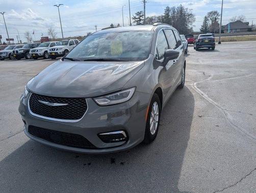 2022 Chrysler Pacifica Touring-L