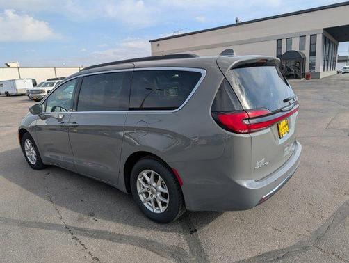 2022 Chrysler Pacifica Touring-L