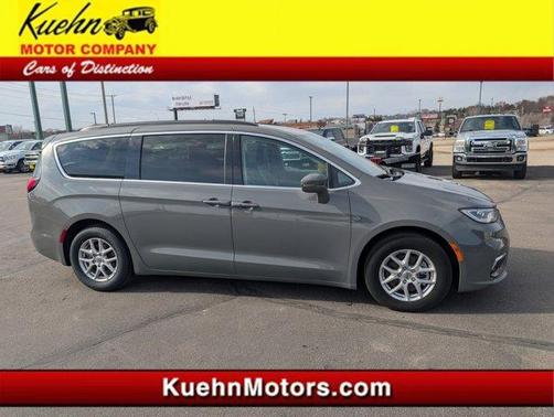2022 Chrysler Pacifica Touring-L