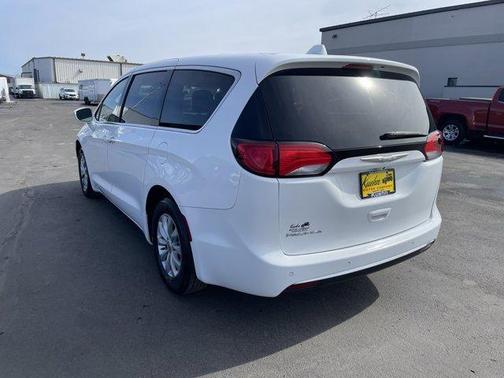 Bright White Clearcoat 2018 Chrysler Pacifica Touring Plus