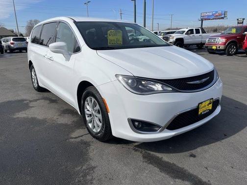 Bright White Clearcoat 2018 Chrysler Pacifica Touring Plus