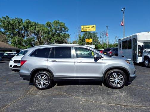 Lunar Silver Metallic 2017 Honda Pilot EX-L
