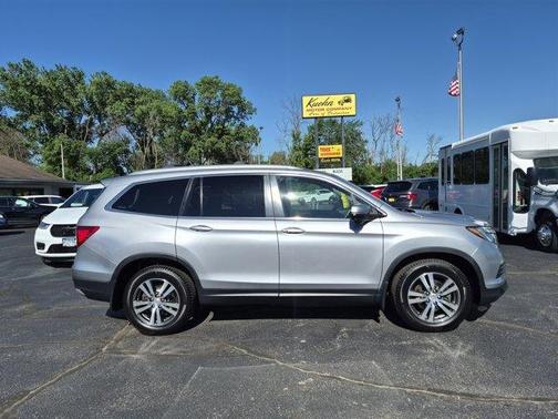 Lunar Silver Metallic 2017 Honda Pilot EX-L