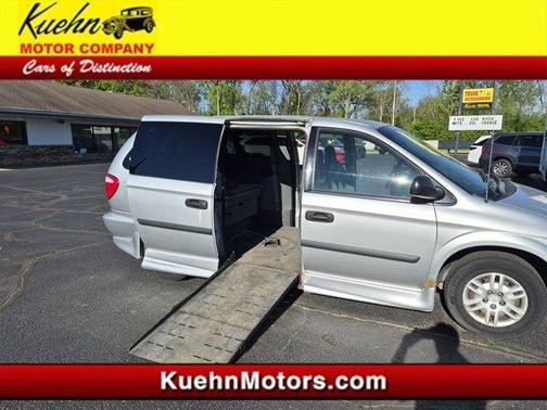 Bright Silver Metallic 2005 Dodge Grand Caravan SE
