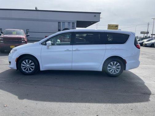 Bright White Clearcoat 2018 Chrysler Pacifica Touring Plus