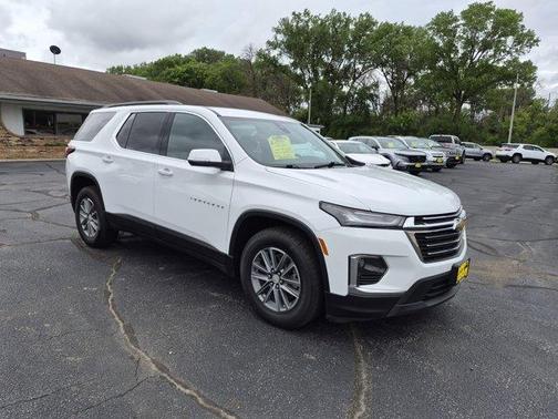 Summit White 2022 Chevrolet Traverse LT Cloth