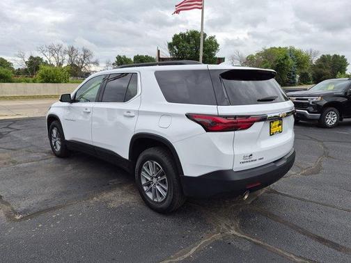 Summit White 2022 Chevrolet Traverse LT Cloth