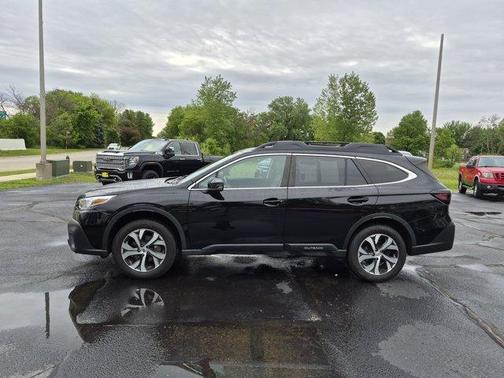 Crystal Black Silica 2022 Subaru Outback Limited