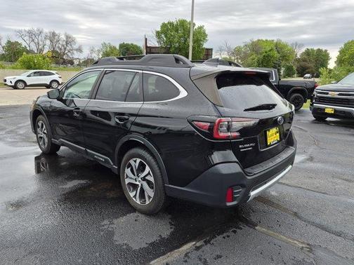 Crystal Black Silica 2022 Subaru Outback Limited