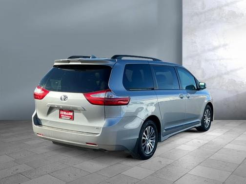 2018 Toyota Sienna XLE