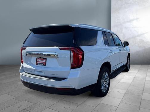 White Frost Tricoat 2022 GMC Yukon SLT