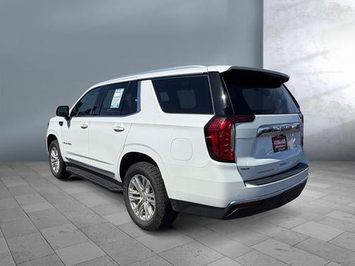 White Frost Tricoat 2022 GMC Yukon SLT