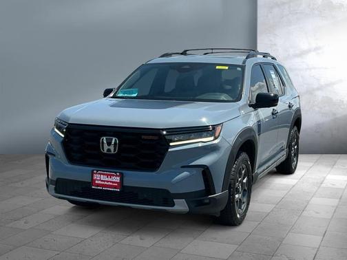 Sonic Gray Pearl 2023 Honda Pilot AWD TrailSport