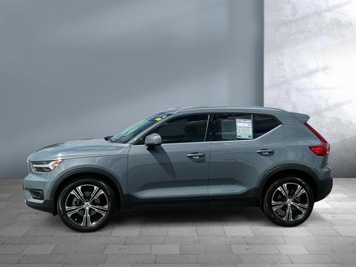 Thunder Grey Metallic 2022 Volvo XC40 T5 Inscription