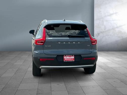 Thunder Grey Metallic 2022 Volvo XC40 T5 Inscription