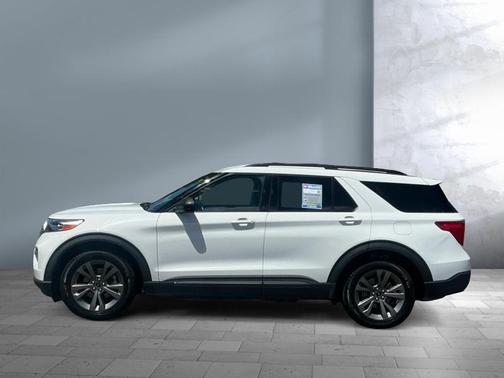 White 2021 Ford Explorer XLT