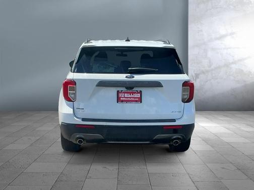 White 2021 Ford Explorer XLT