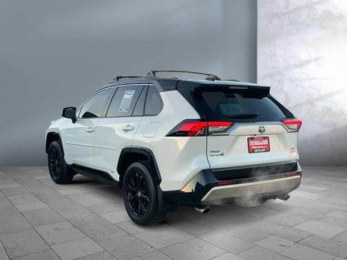2022 Toyota RAV4 Hybrid SE