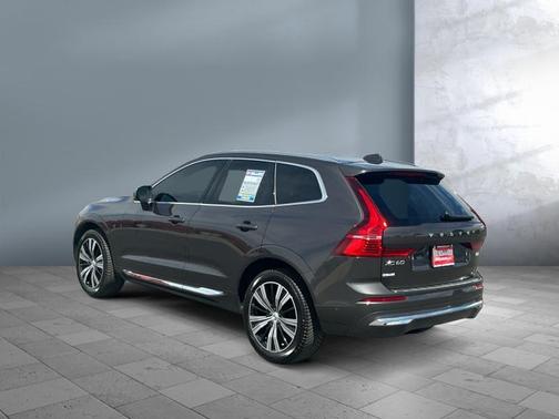Platinum Grey Metallic 2022 Volvo XC60 B5 Inscription