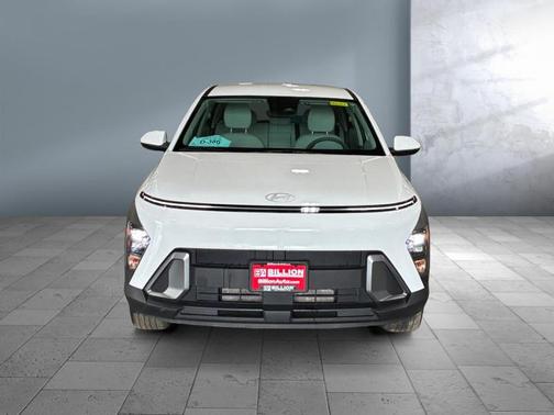 Atlas White 2025 Hyundai KONA SE