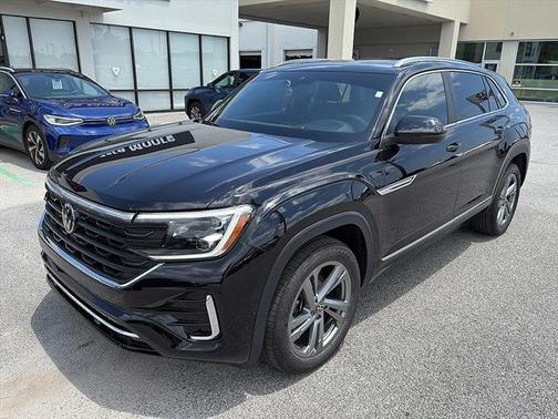 Deep Black Pearl Effect 2024 Volkswagen Atlas Cross Sport 2.0T SEL R-Line