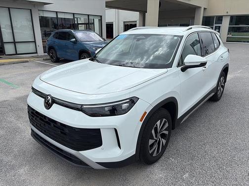 Pure White 2025 Volkswagen Tiguan 2.0T S