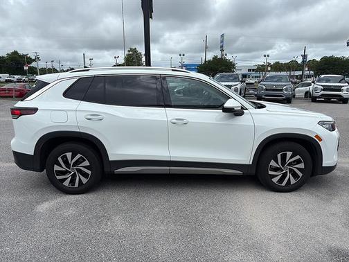 Pure White 2025 Volkswagen Tiguan 2.0T S