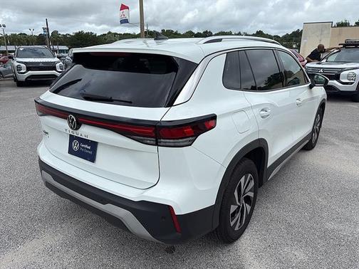 Pure White 2025 Volkswagen Tiguan 2.0T S