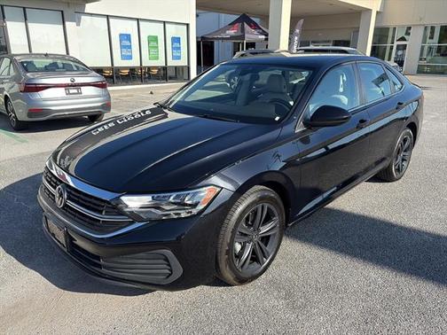 Deep Black Pearl Effect 2024 Volkswagen Jetta 1.5T SE