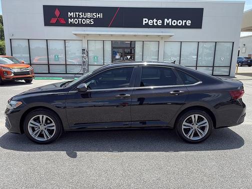 Deep Black Pearl Effect 2023 Volkswagen Jetta 1.5T SE