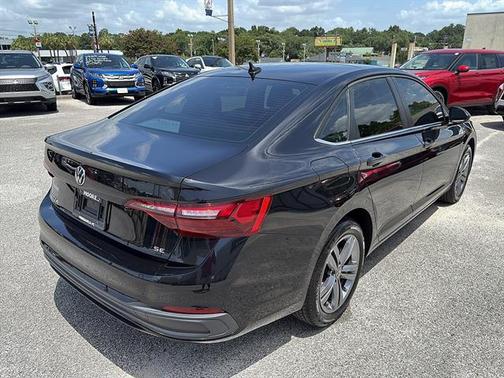 Deep Black Pearl Effect 2023 Volkswagen Jetta 1.5T SE