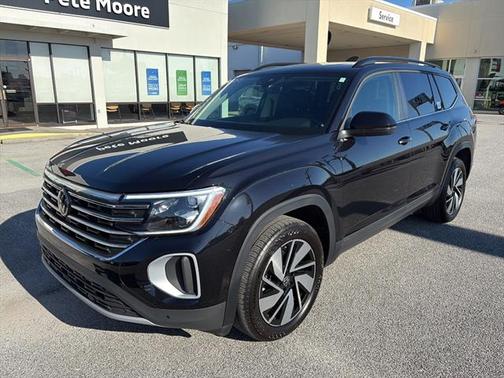 Deep Black Pearl Effect 2025 Volkswagen Atlas 2.0T SE w/ Technology