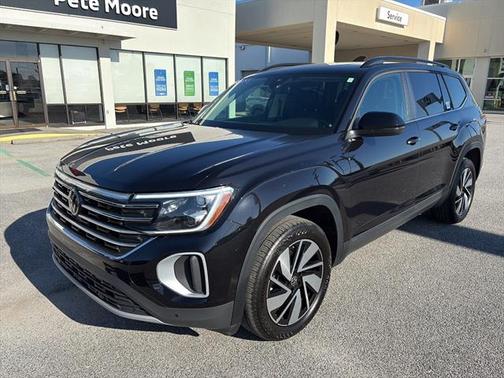 Deep Black Pearl Effect 2025 Volkswagen Atlas 2.0T SE w/ Technology
