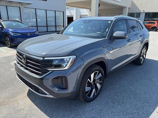 Pure Gray 2025 Volkswagen Atlas Cross Sport 2.0T SE w/ Technology