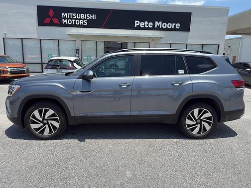 Platinum Gray Metallic 2024 Volkswagen Atlas 2.0T SE w/ Technology