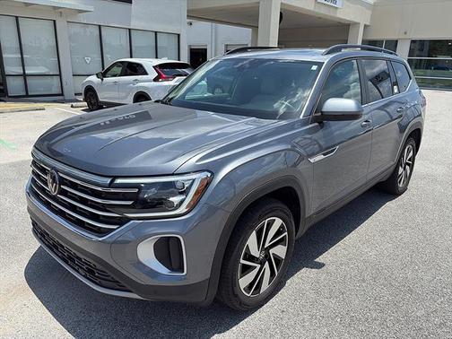 Platinum Gray Metallic 2024 Volkswagen Atlas 2.0T SE w/ Technology