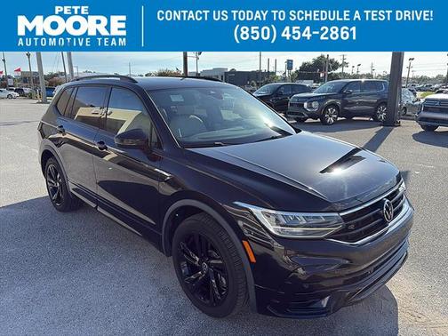 Deep Black Pearl Effect 2023 Volkswagen Tiguan 2.0T SE R-Line Black
