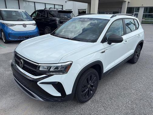 Pure White 2022 Volkswagen Taos 1.5T S