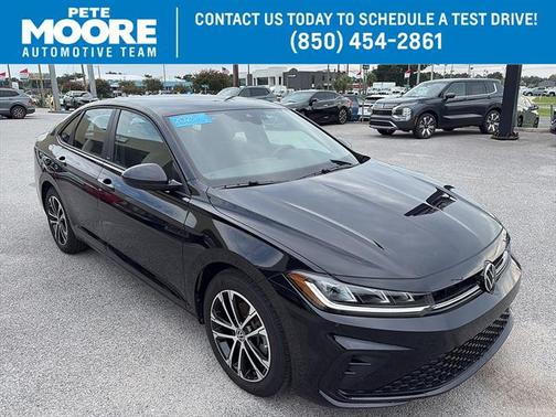 Deep Black Pearl Effect 2025 Volkswagen Jetta 1.5T Sport