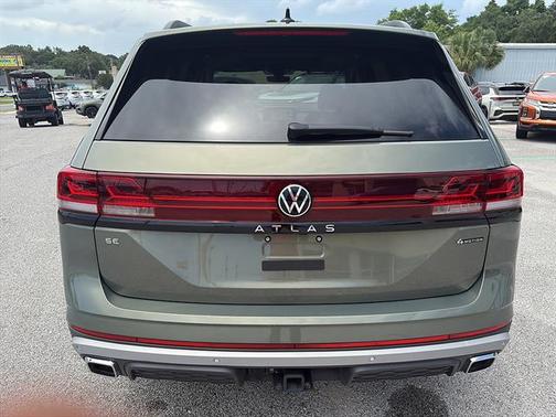 Avocado Green Pearl 2025 Volkswagen Atlas 2.0T Peak Edition