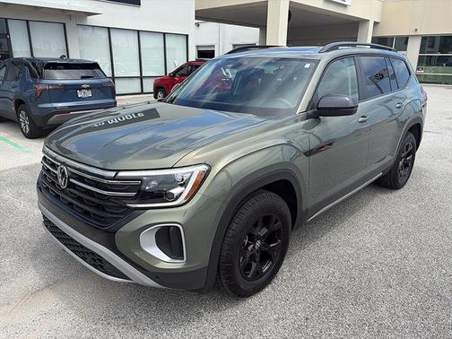 Avocado Green Pearl 2025 Volkswagen Atlas 2.0T Peak Edition