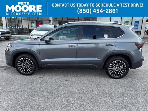 Platinum Gray Metallic 2025 Volkswagen Taos 1.5T SE